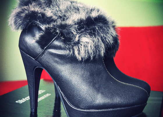 My new boots with fur… and the snow!