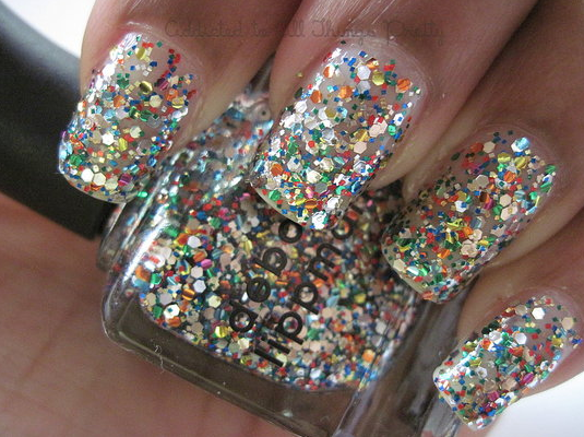 Ossessione del giorno: lo smalto glitter multicolor