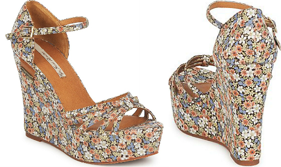 Must-have: sandalo con zeppa total-floral