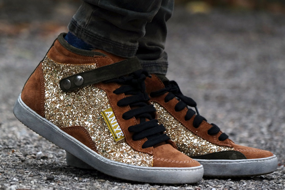 Comfy look – Parka e sneakers glitterate