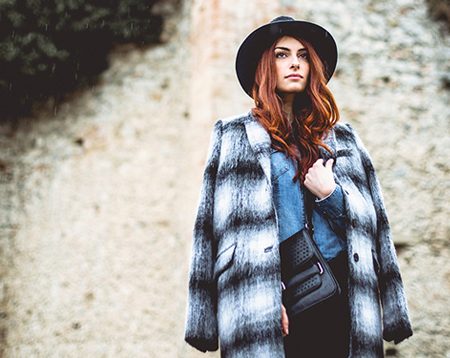 Outfit – Stile androgino: francesina borchiata e cappotto maschile