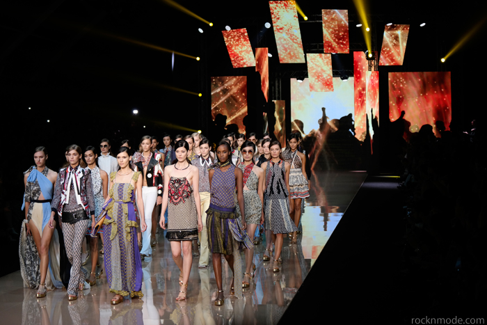 Just Cavalli primavera estate 2015, sfilata Just Cavalli, Just Cavalli fashion show, milan fashion week ss 2015, milan fashion week, milano moda donna, settimana della moda, trend seventies, trend anni settanta, trend hippie, look hippie, Laura Manfredi foto