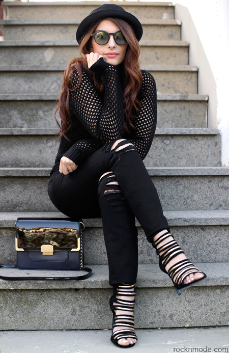 Laura Manfredi, total black outfit, fashion blogger, outfit blogger, ripped jeans, rocknmode outfit, italian fashion blogger, borsa tracolla bicolor Aldo, Rock'n'Mode fashion blog, jeans strappati 2w2m, jeans 2w2m, collezione autunno-inverno 2014/15, Touch Eyewear, cappello a bombetta, maglia a rete, sandali cinti, Glamour Italia, Glamour Shop&Share, nineties trend, trend anni 90, ritorno anni 90, '90s fashion trends, outfit nineties inspired