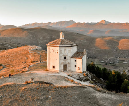 Dal piccolo Tibet a Rocca Calascio: itinerario di un giorno tra i posti più suggestivi d’Abruzzo